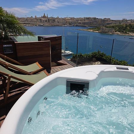 Unique Seafront Triplex Penthouse With Panoramic Bedroom & Rooftop Jacuzzi Overlooking Valletta 슬리에마 외부 사진