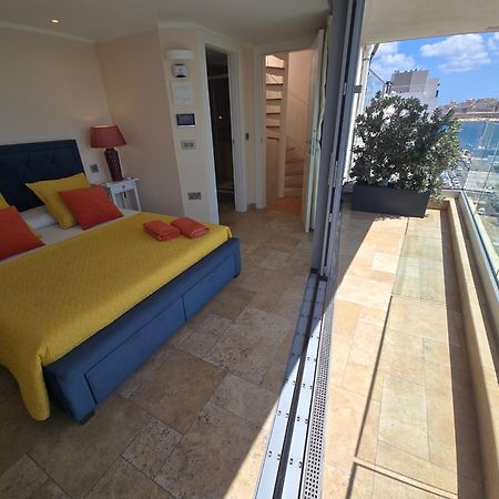 Unique Seafront Triplex Penthouse With Panoramic Bedroom & Rooftop Jacuzzi Overlooking Valletta 슬리에마 외부 사진