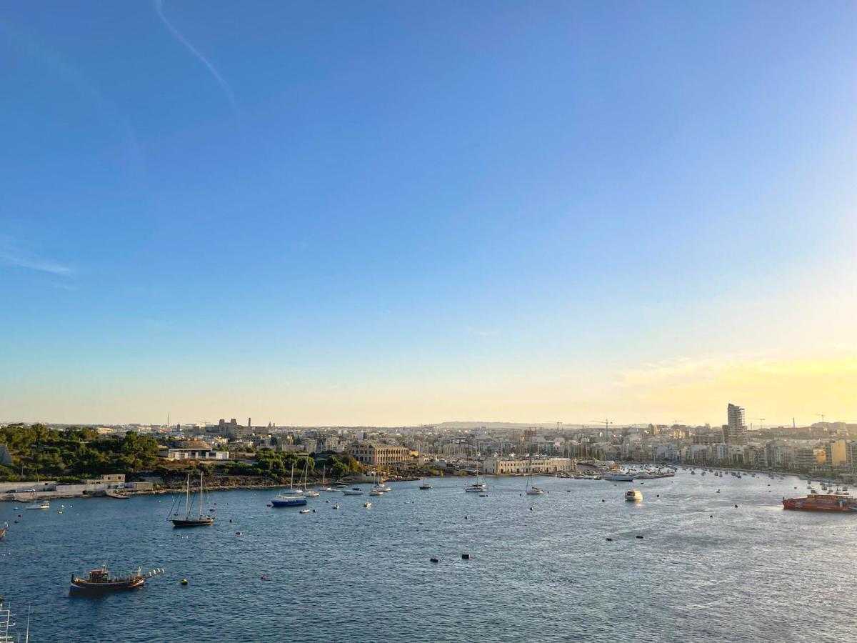 Unique Seafront Triplex Penthouse With Panoramic Bedroom & Rooftop Jacuzzi Overlooking Valletta 슬리에마 외부 사진