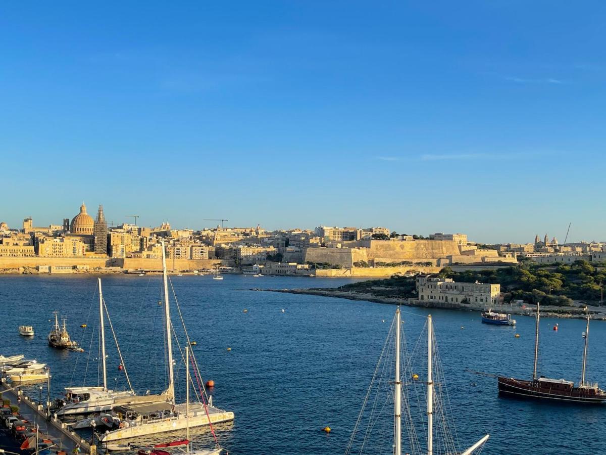 Unique Seafront Triplex Penthouse With Panoramic Bedroom & Rooftop Jacuzzi Overlooking Valletta 슬리에마 외부 사진
