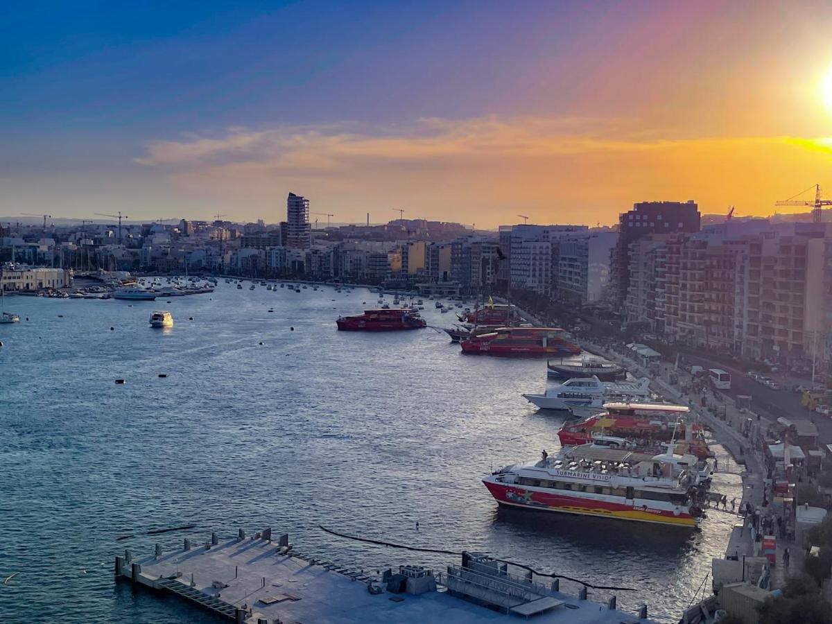 Unique Seafront Triplex Penthouse With Panoramic Bedroom & Rooftop Jacuzzi Overlooking Valletta 슬리에마 외부 사진