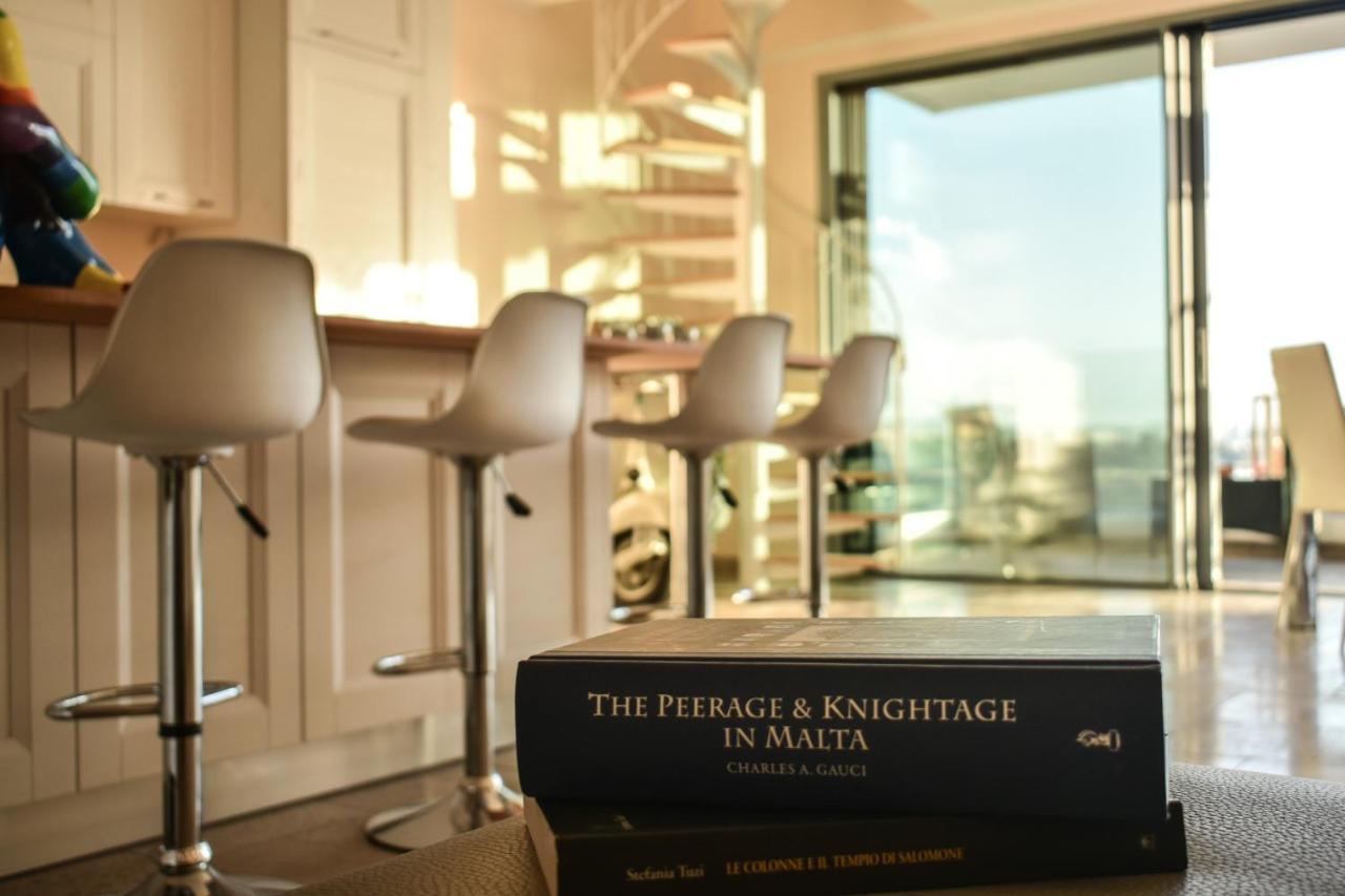Unique Seafront Triplex Penthouse With Panoramic Bedroom & Rooftop Jacuzzi Overlooking Valletta 슬리에마 외부 사진