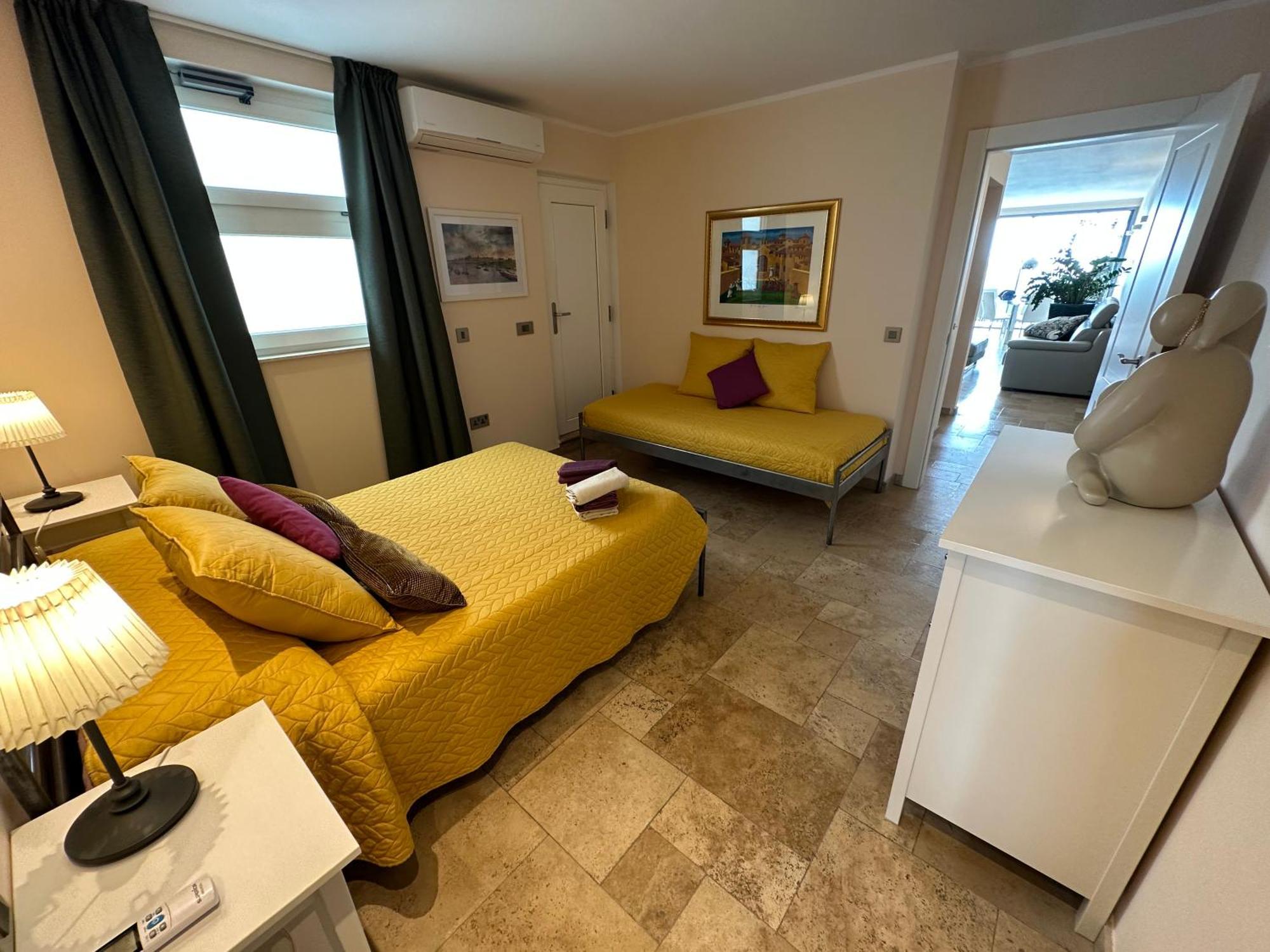 Unique Seafront Triplex Penthouse With Panoramic Bedroom & Rooftop Jacuzzi Overlooking Valletta 슬리에마 외부 사진